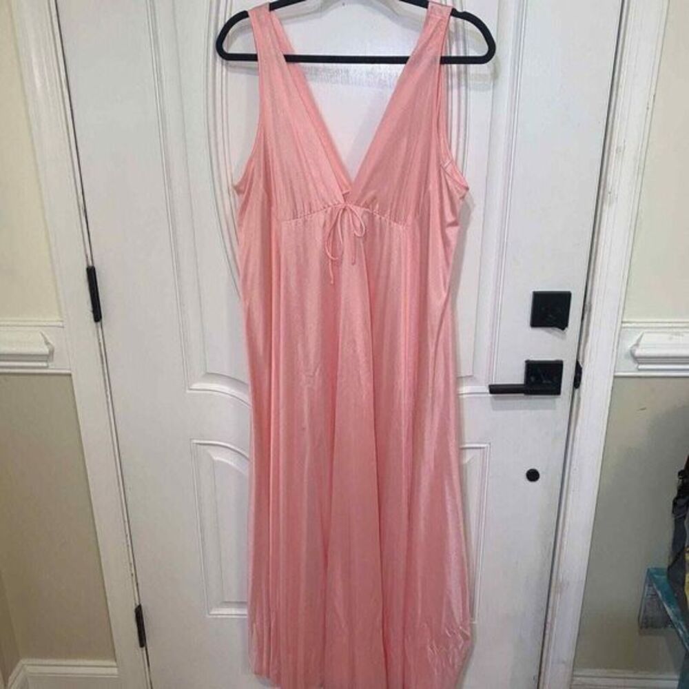 Llise‎ Stevens Nightgown Vintage Size Medium long slinky pinky peach color